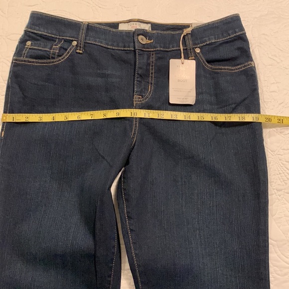 NEW TORRID Women Relaxed Boot Jeans - Picture 14 of 15